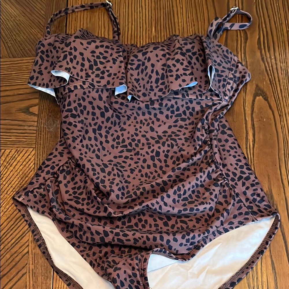 KONA SOL ANIMAL PRINT HIGH COVERAGE ONE PIECE SWIM SUIT. NWT. SIZE SMALL.